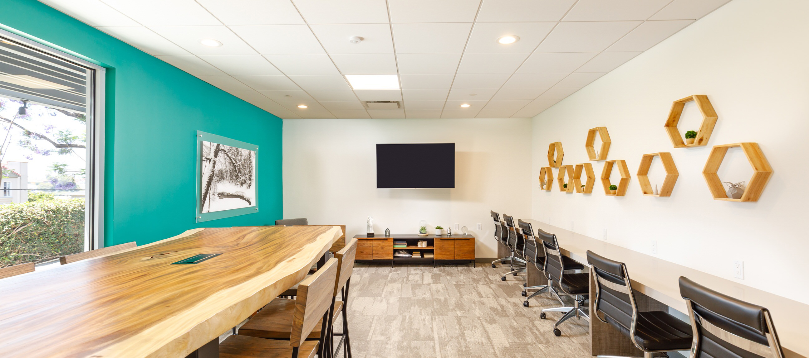 Business center photo of Aspen Apartments in Los Angeles, CA