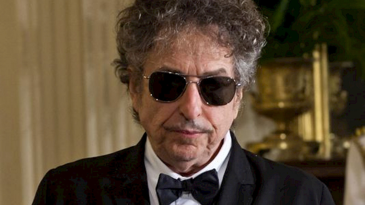 Dylan returns with Kingston concert