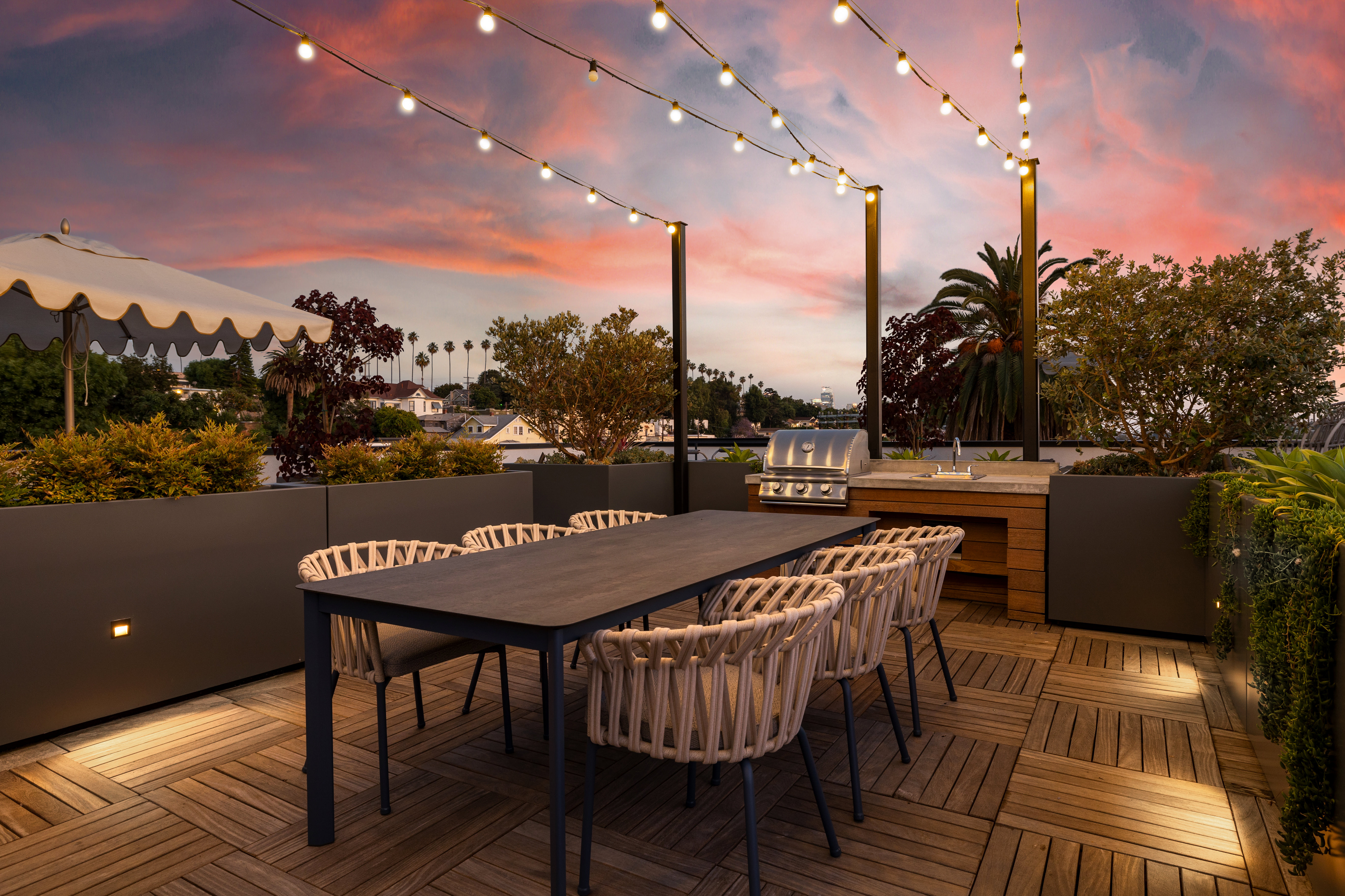 Edendale Crossing roof deck dining area