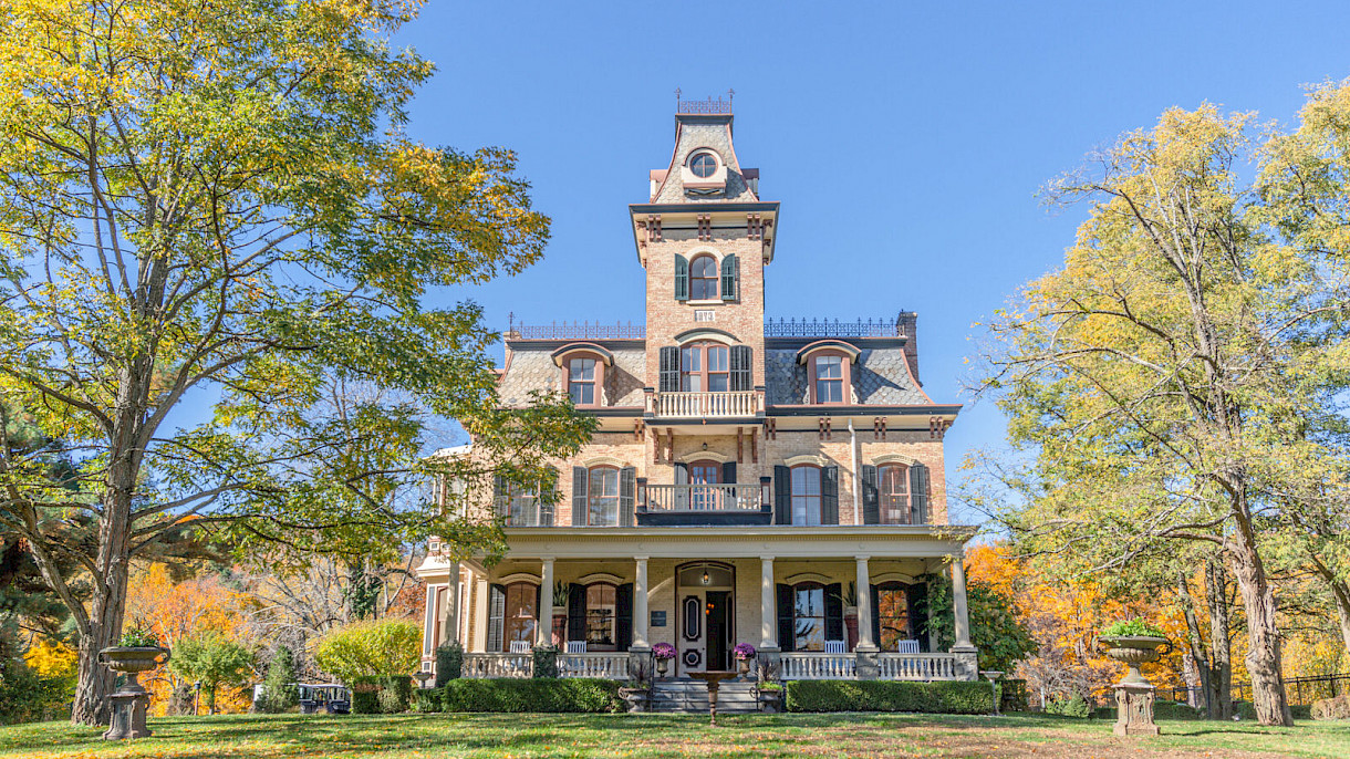 Interior photo of Edgewood Mansion restaurant in Kingston, NY